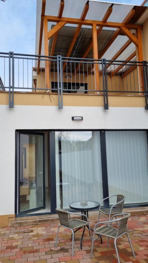 Appartamento Sarkcsillag Teljes Csaladihaz- Star Complete Family House Szeged Esterno foto