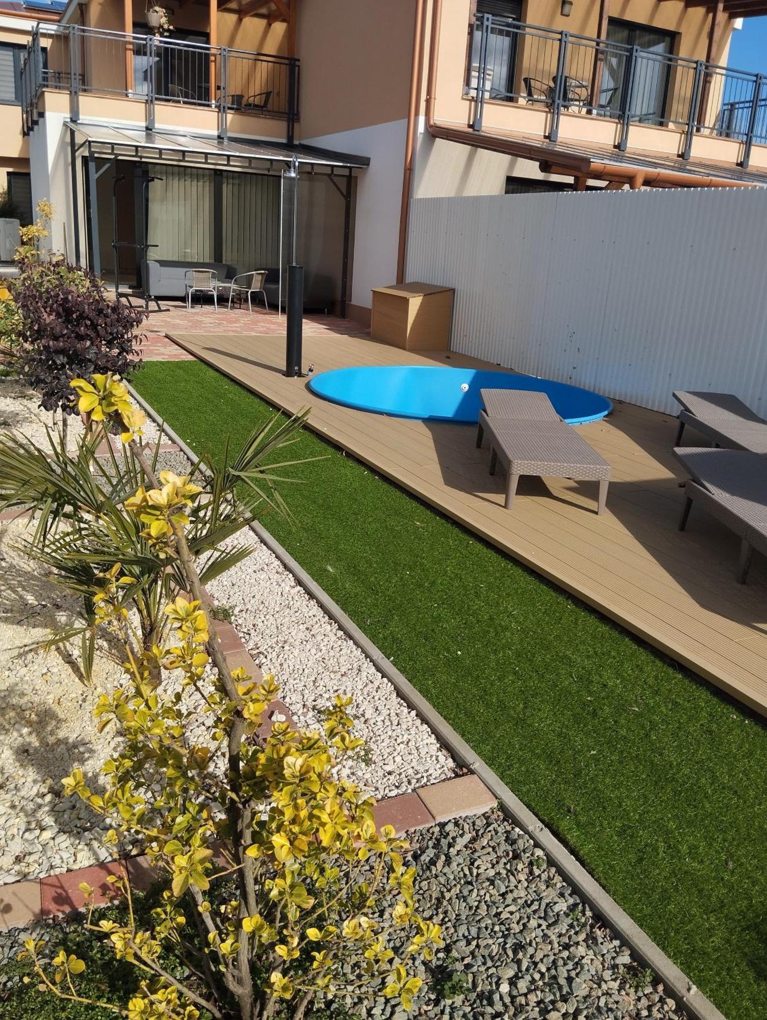 Appartamento Sarkcsillag Teljes Csaladihaz- Star Complete Family House Szeged Esterno foto