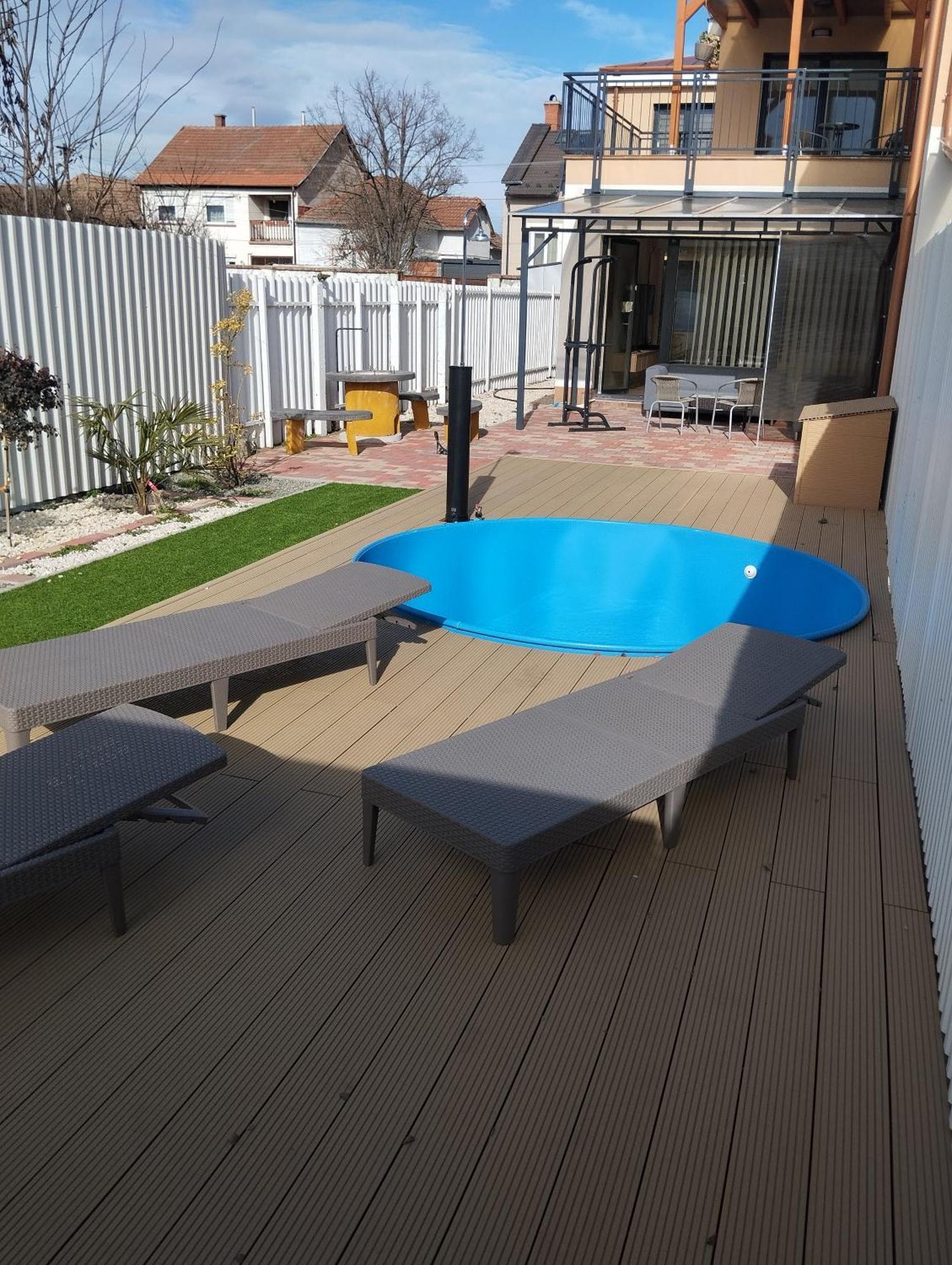 Appartamento Sarkcsillag Teljes Csaladihaz- Star Complete Family House Szeged Esterno foto