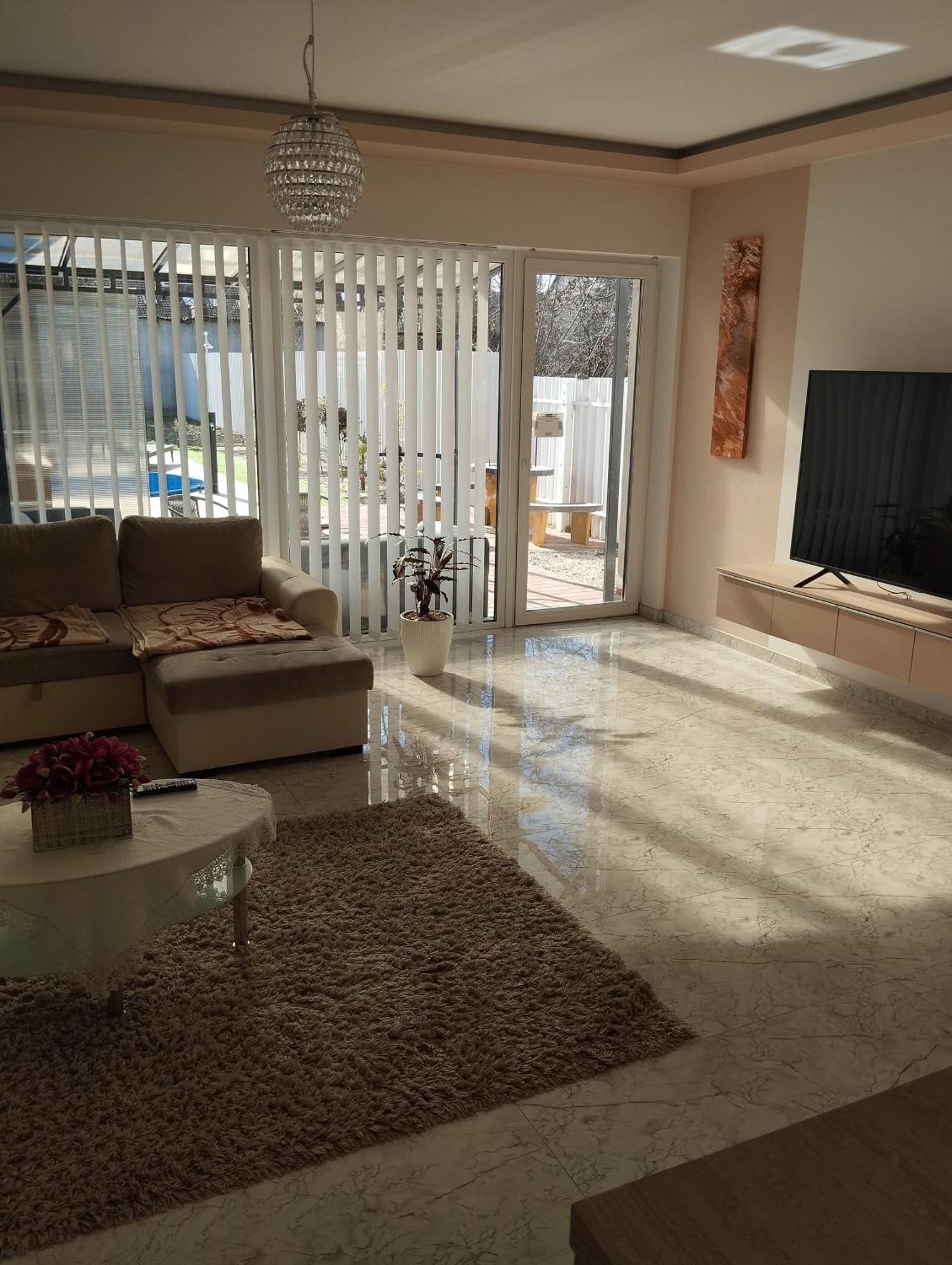 Appartamento Sarkcsillag Teljes Csaladihaz- Star Complete Family House Szeged Esterno foto